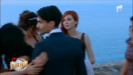 Panică la finalul ceremoniei trandafirului! Unei concurente i s-a făcut rău și a leșinat