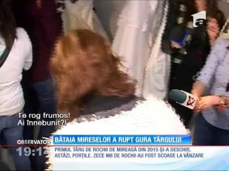 Două mirese s-au bătut la propriu pe rochiile de nuntă la preţ redus