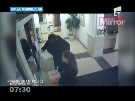 Polițiști atacați cu cârnaţi şi bacon