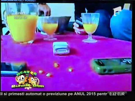 Smiley News: Cum se face popcorn cu undele de la telefon