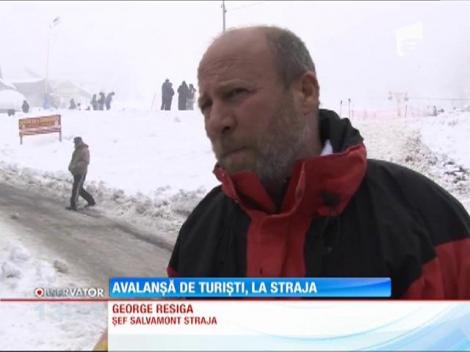 Turiștii au luat cu asalt staţiunea Straja