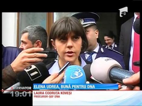 Elena Udrea a stat patru ore la DNA! A fost adusă cu poliţia şi a ieşit în huiduieli