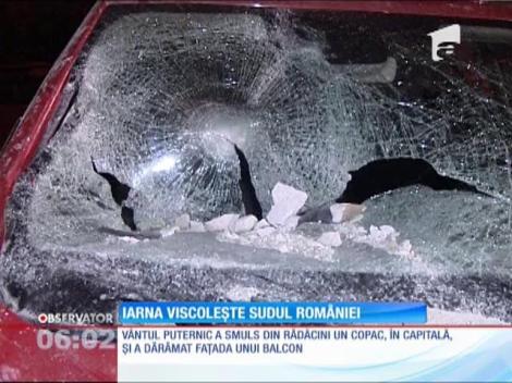 Iarna s-a întors în forţă! Ninsoarea şi viscolul au pus stăpânire pe şoselele din România