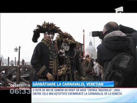 Sărbătoare la Carnavalul de la Veneţia