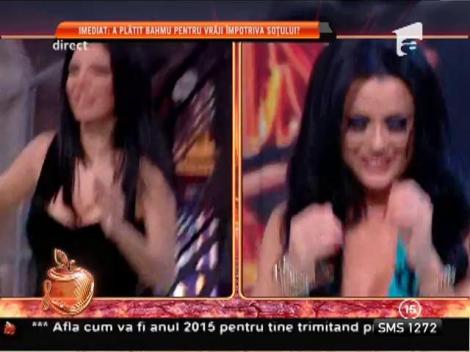 VIDEO: Asistentele păcătoase îţi ridică temperatura! Ce dans, ce mişcări, ce forme, cât sunt de sexy! Ca să începi săptămâna bine