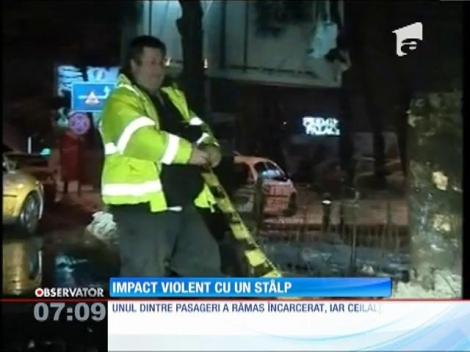 Impact violent cu un stâlp