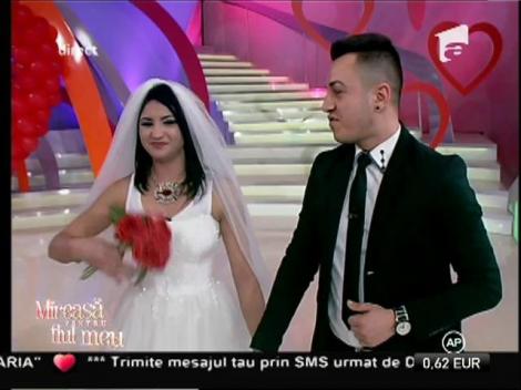 Fetele, îmbrăcate în rochie de mireasă de parteneri!