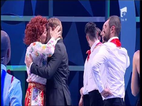 Liviu Vărciu i-a furat un sărut lui Cezar Ouatu!
