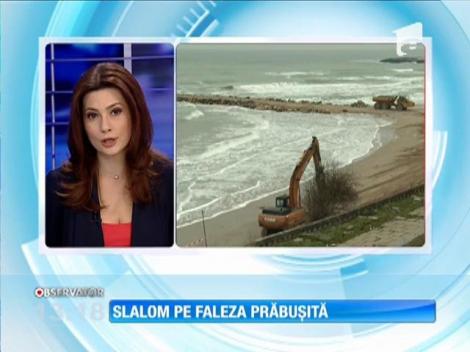 Pericol pe faleza din Eforie Nord! Un crater imens s-a format acolo după ce pământul a luat-o la vale