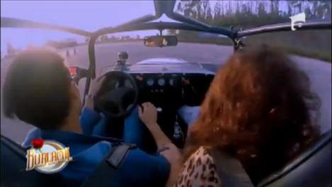 Să vină pompierii! Roxana a luat foc: Burlacul i-a oferit "senzații orgasmice"