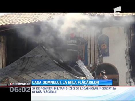 Un lăcaș de cult dintr-un sat din Suceava s-a făcut scrum