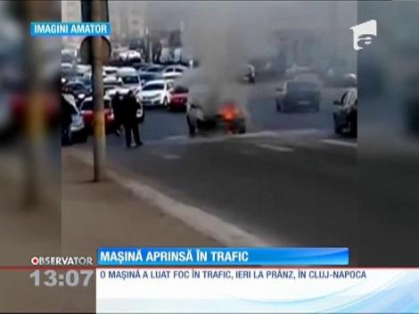 O mașină a luat foc în Piaţa Gării din Cluj-Napoca