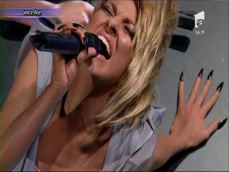 Lidia Buble, apariţie de senzaţie! Nici Rihanna n-a trăit atât de intens "Russian Roulette"