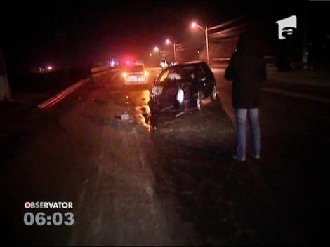 Mașină căzută în râu