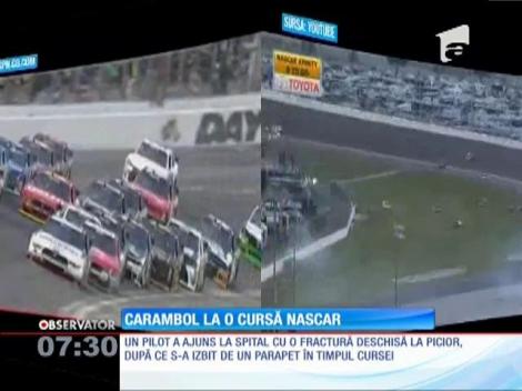Carambol la o cursa NASCAR