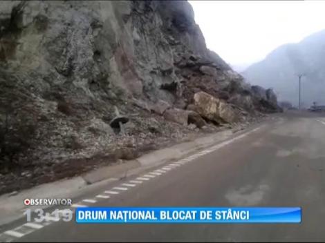 Drum naţional blocat de stânci