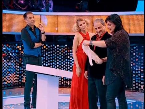 Blondele au scris o poezie pentru concurenţi