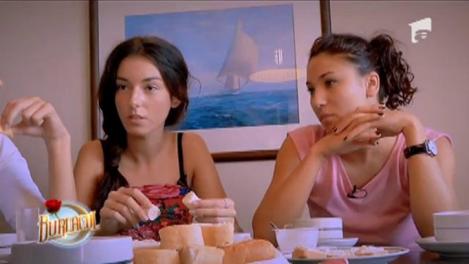 Fetelor, fără violență, vă rugăm! Roxana: "Dacă nu taci, îți dau una!"