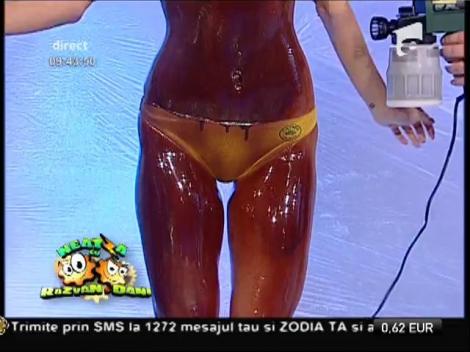 Ăsta e desertul DEMENŢIAAAAL la care visai dintotdeaua!  Flavia, "poleită" cu ciocolată