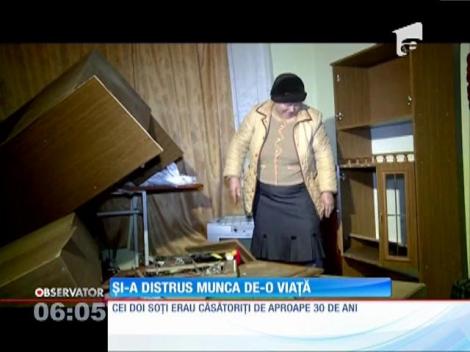 Supărat că i-a plecat soţia, și-a distrus casa
