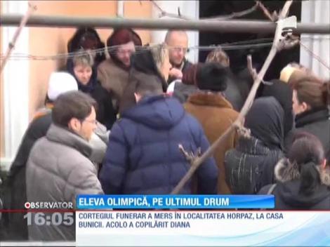 Diana, adolescenta din Iaşi ucisă de fostul iubit, condusă pe ultimul drum