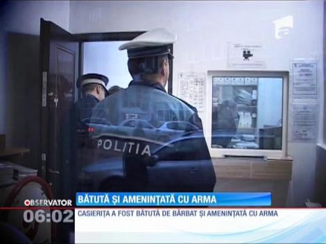 Angajata unei case de schimb valutar, bătută și amenințată cu arma