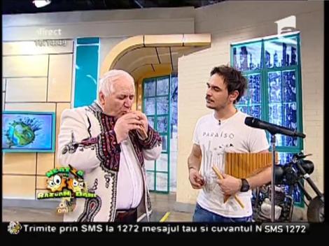 VIDEO: Ştefan Popescu, omul care face senzaţie cu DIGIFONFUL, instrumentul la care cântă prin penetrarea cu degetul mijlociu! Uite ce reprezentaţie a avut la Neatza