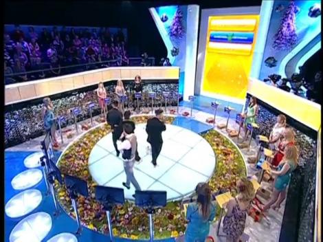 Runda 2: Ce cuvânt lipseşte din acest fragment muzical?