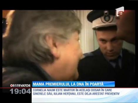 Mama premierului Victor Ponta a fost audiată la DNA Ploieşti şi luată cu asalt de zeci de jurnalişti