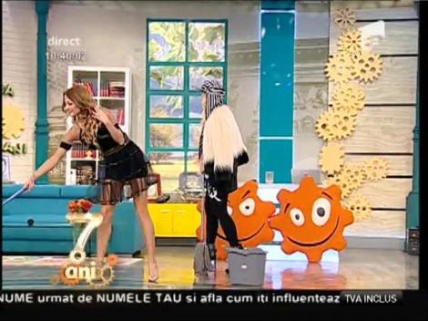 Delia a dat microfonul pe mop!