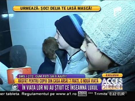 Cei 7 fraţi condamnaţi la viaţa într-un grajd după ce casa le-a ars sunt acum în culmea fericirii!