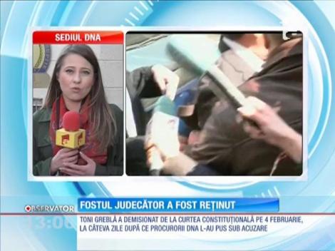 Fostul judecător al Curţii Constituţionale, Toni Greblă, a fost reţinut