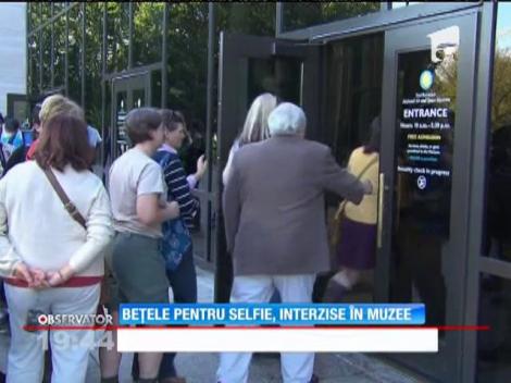 Beţele pentru selfie, interzise în tot mai multe muzee din lume