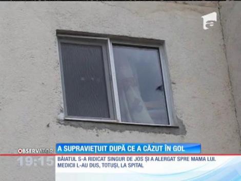 Un copil de patru ani din Arad trăieşte după ce a căzut în gol de la etajul al doilea!
