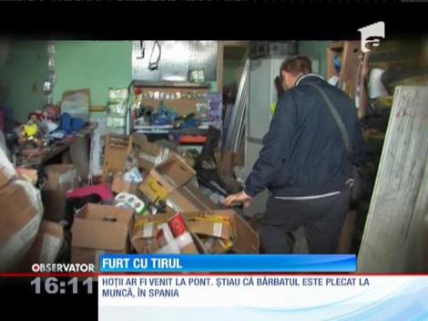 Casă prădată cu TIR-ul