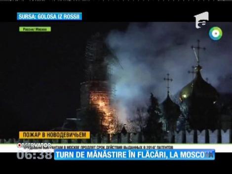Un incendiu a distrus clopotniţa uneia din cele mai vechi mânăstiri din Moscova