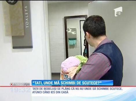 Tații nu au locuri speciale pentru a putea schimba scutecele celor mici