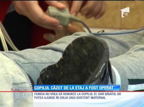 Copilul care a căzut de la etajul 3 a fost operat