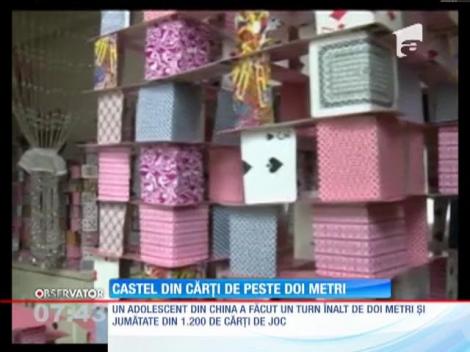 Castel din cărţi de peste doi metri