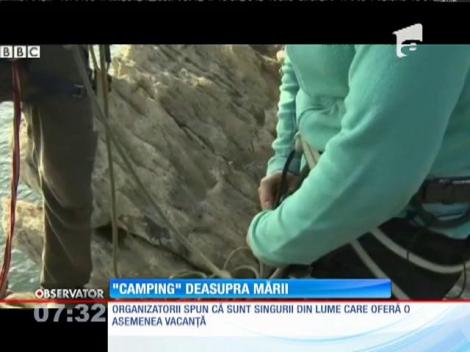 Camping deasupra mării