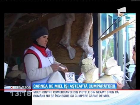 Cu trei săptămâni înainte de Paşte, românii abia se uită la carnea de miel