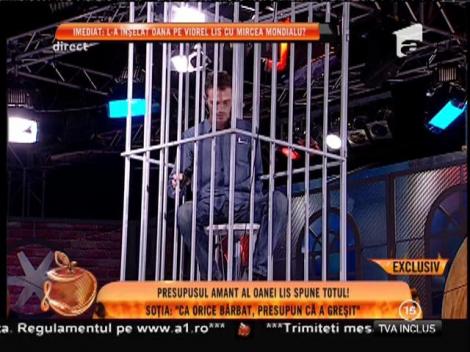 S-a închis într-o cuşcă de frica Oanei Lis