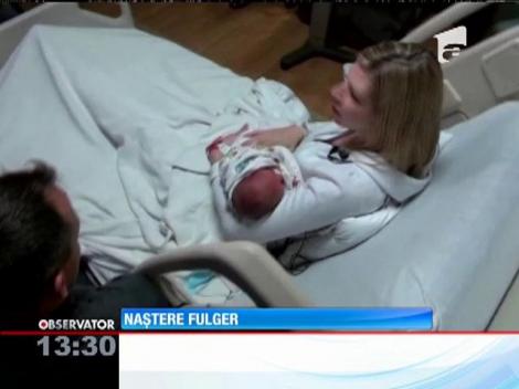 Naștere fulger! O femeie din SUA a născut în mașină, la doi pași de spital!