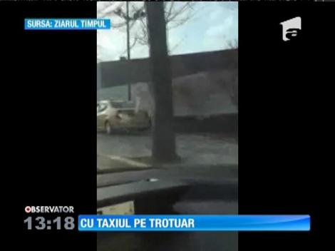A luat-o cu taxiul pe trotuar