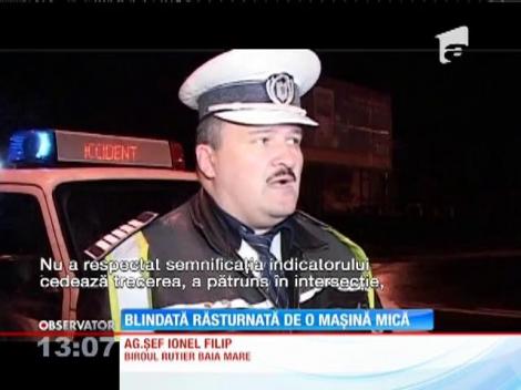 Blindată răsturnată de o maşină mică