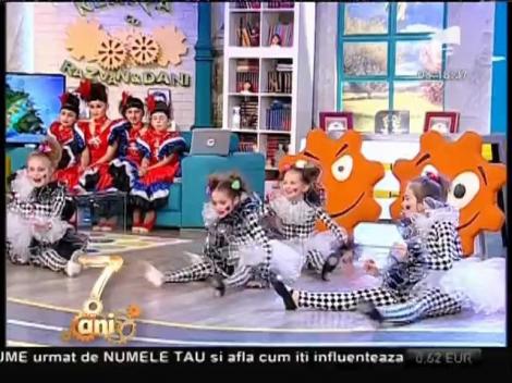 Fetele de la Clubul Sportiv Blue Stars 2000 au dansat la Neatza!