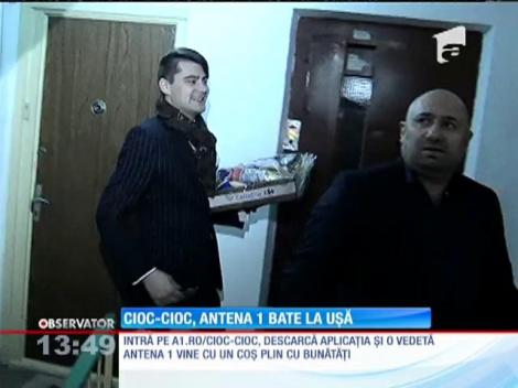 Cătălin Scărlătescu și Virgil Mănescu au ciocănit la ușile românilor și le-au dăruit coșuri cu bunătăți