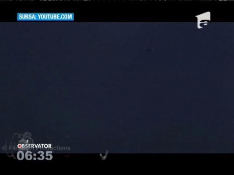 Un student american a filmat două avioane lovite de fulger