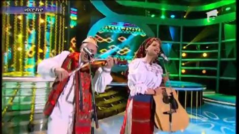 Alb Negru se transformă în Cornelia şi Lupu Rednic - "Mândruţă cu ochi de mură"