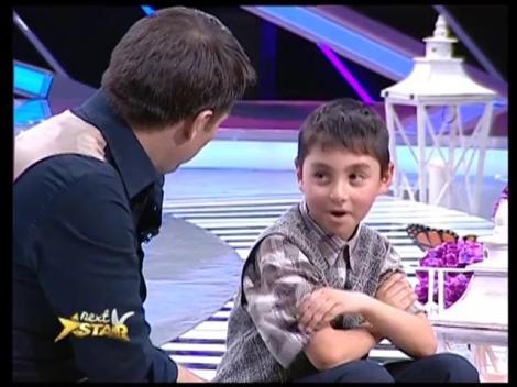 Poveste de viață cutremurătoare! La 8 ani, Luca are grijă de tatăl bolnav de epilepsie, după ce mama lui s-a sinucis